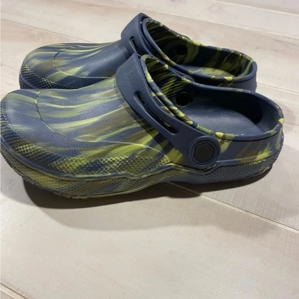 Crane croc slip on